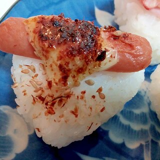 COで　ウインナーとチーズの和風焼きおにぎり